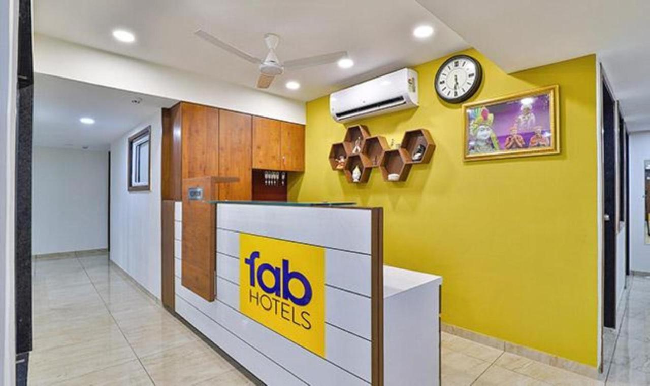 Leo Hotel アーメダバード エクステリア 写真