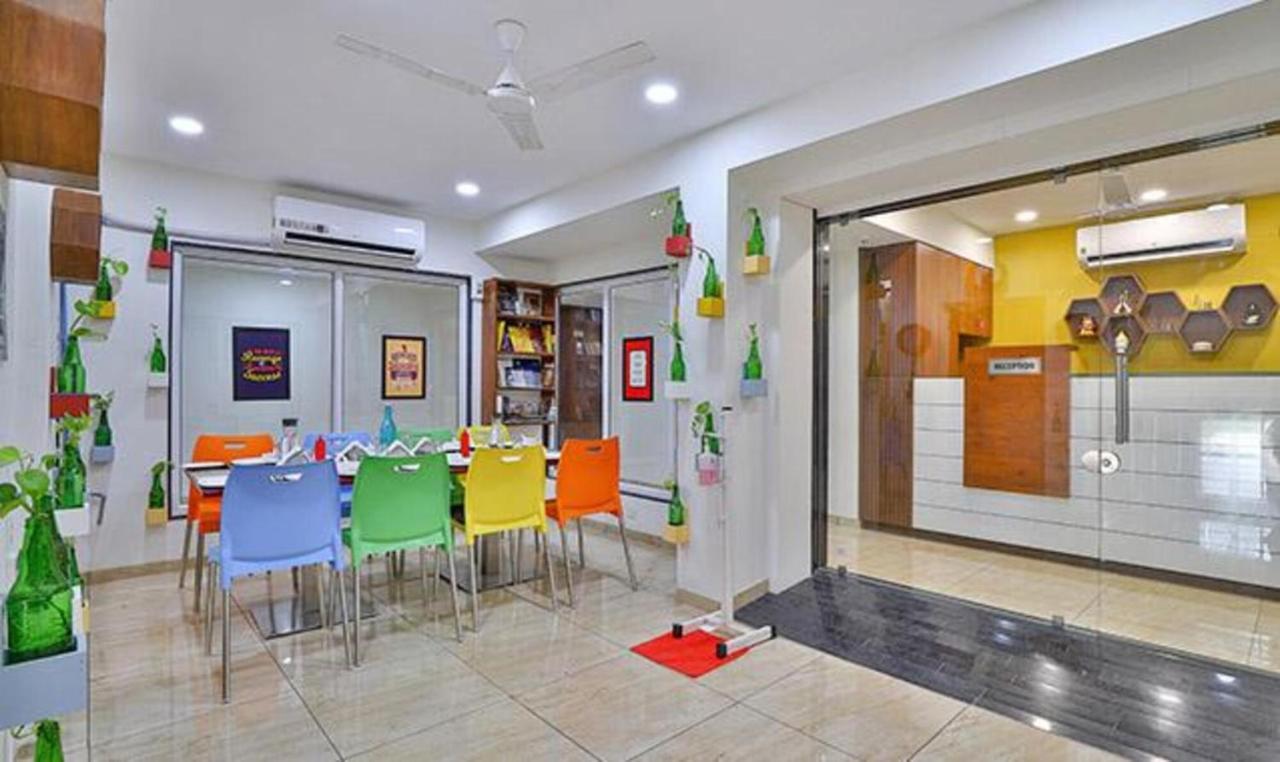 Leo Hotel アーメダバード エクステリア 写真