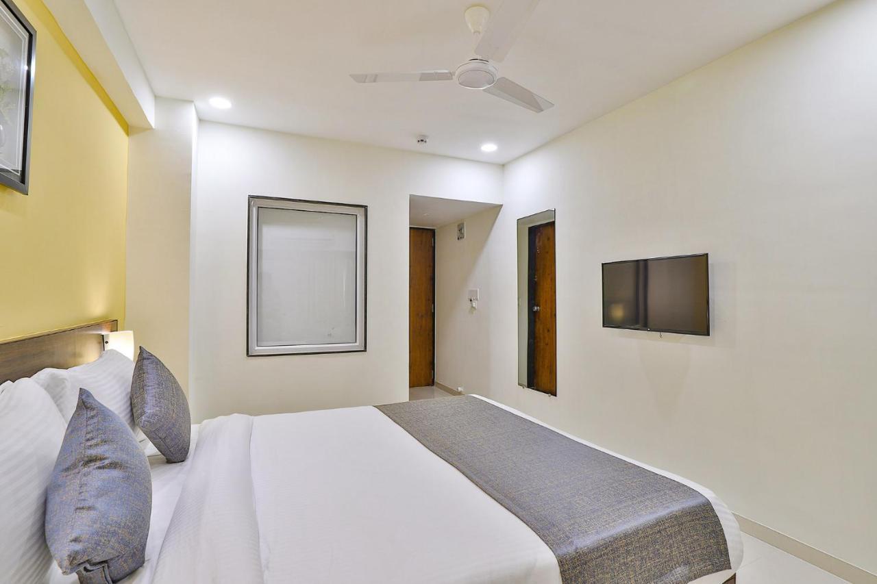 Leo Hotel アーメダバード エクステリア 写真